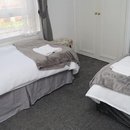 Superb 3 Bedroom Flat In Stafford Buitenkant foto