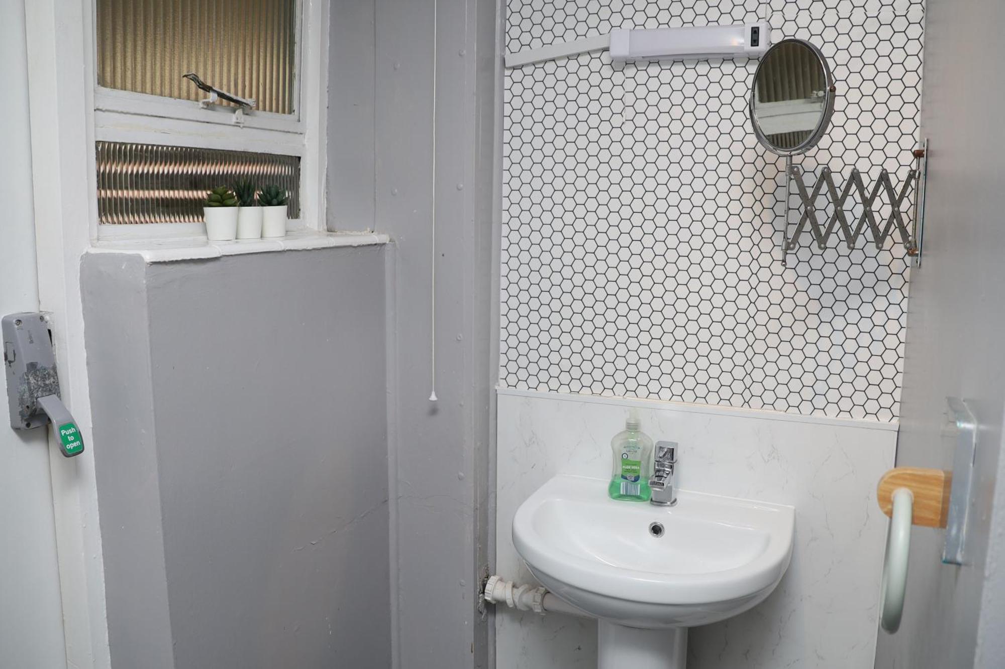 Superb 3 Bedroom Flat In Stafford Buitenkant foto